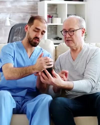 پرستار مرد برای سالمند